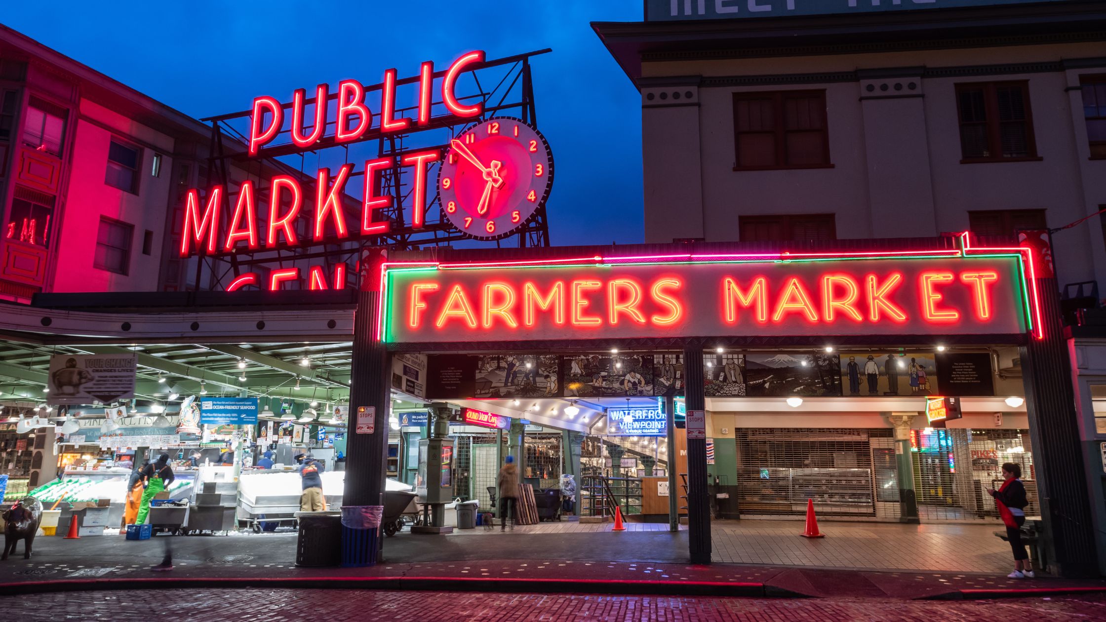 How to See Fish Get Thrown At Pike Place Fish Market