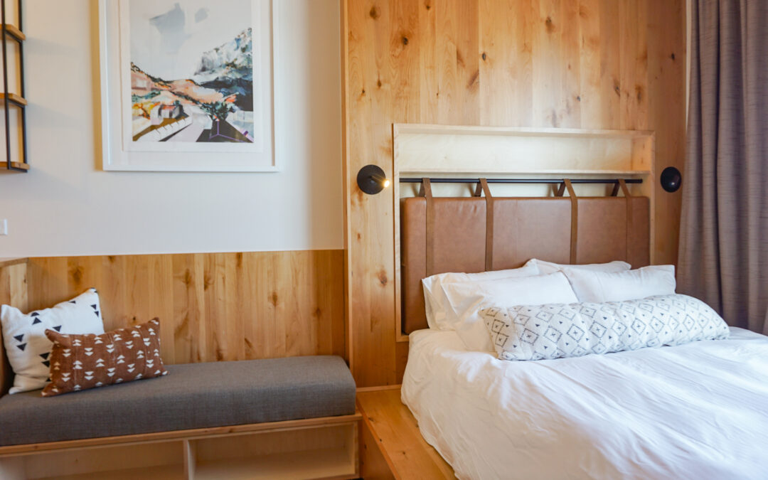 Kinship Landing: Where Cozy Traveler Hotel & Local Meeting Place Intersect