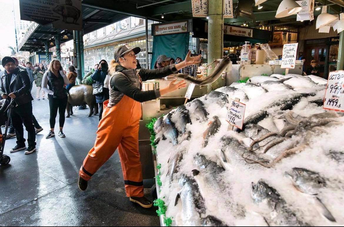 Pike Place Fish Market - Travel Branyik